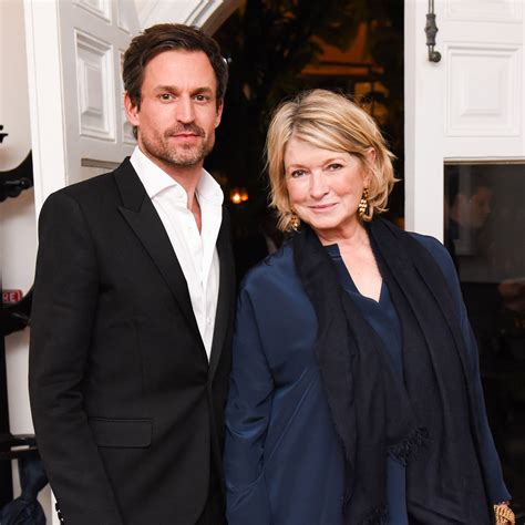 who is martha stewart dating now